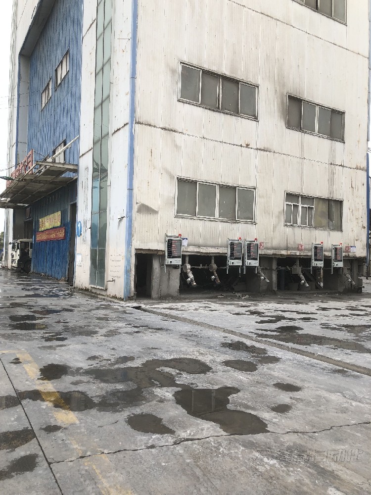 大街上裝混凝土的大卡車，為什么要邊走邊轉(zhuǎn)？看完長見識了